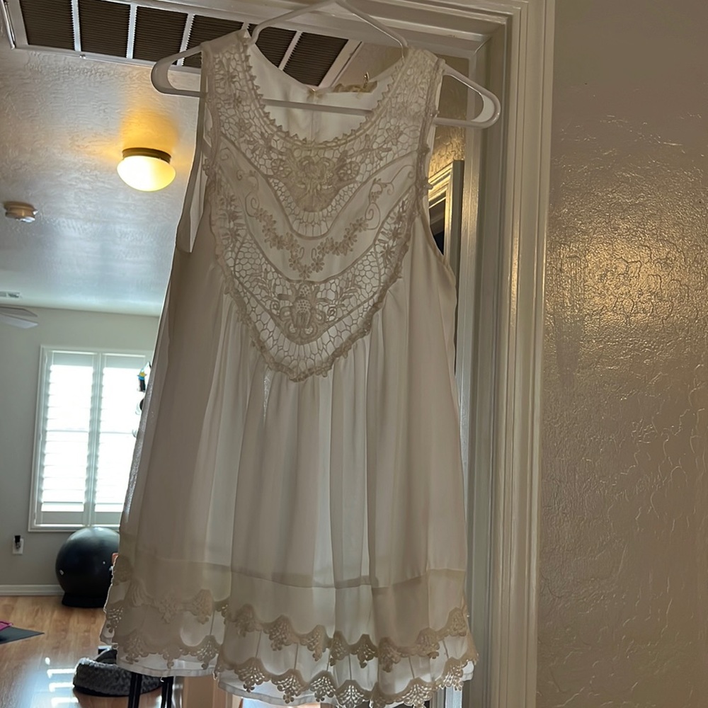 White baby doll top medium by Entro